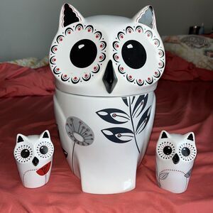 The Cellar Macy’s Whiteware Owl Cookie Jar Salt And Pepper Shakers